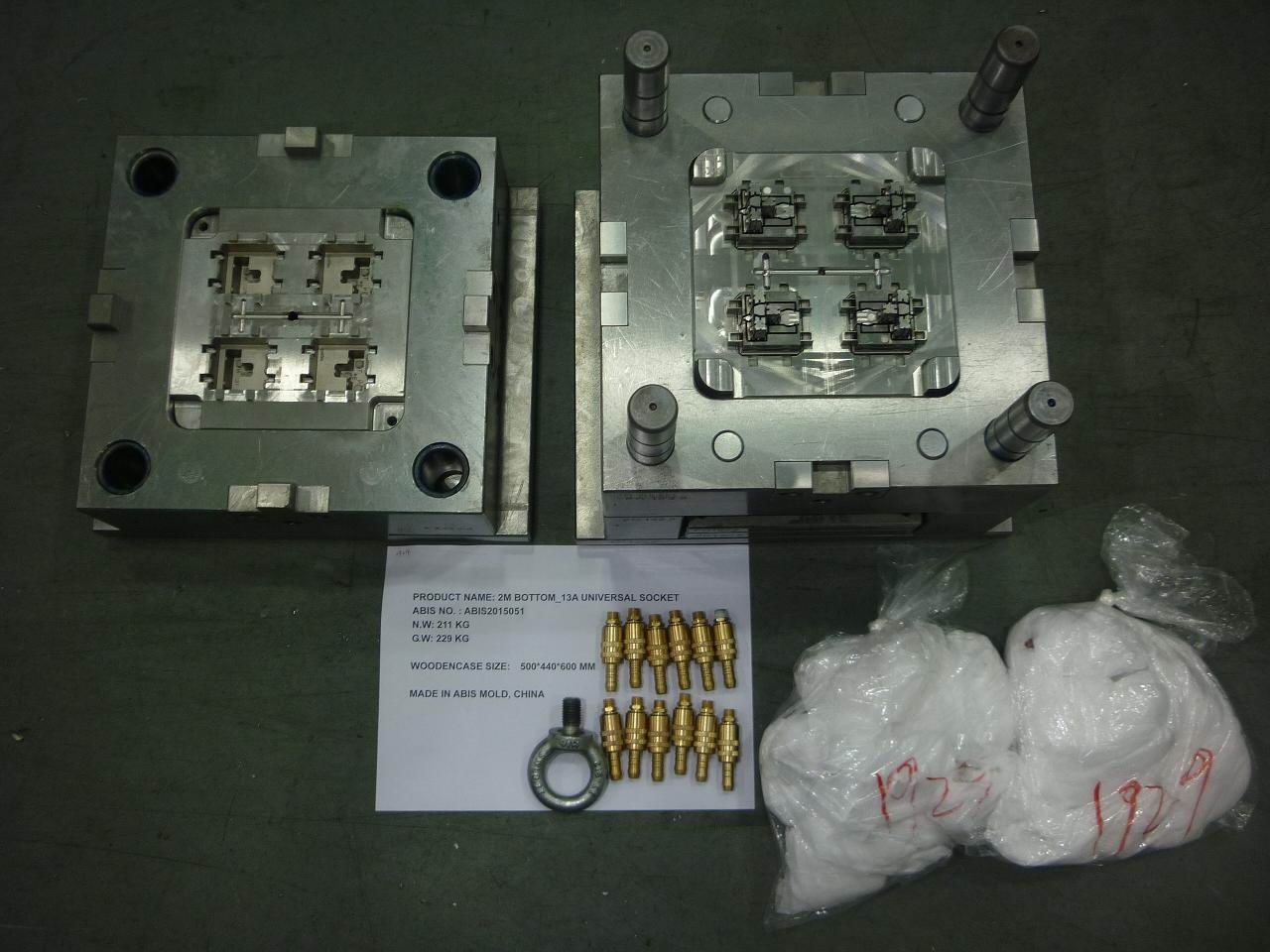 Electronic plastic injection mold.jpg